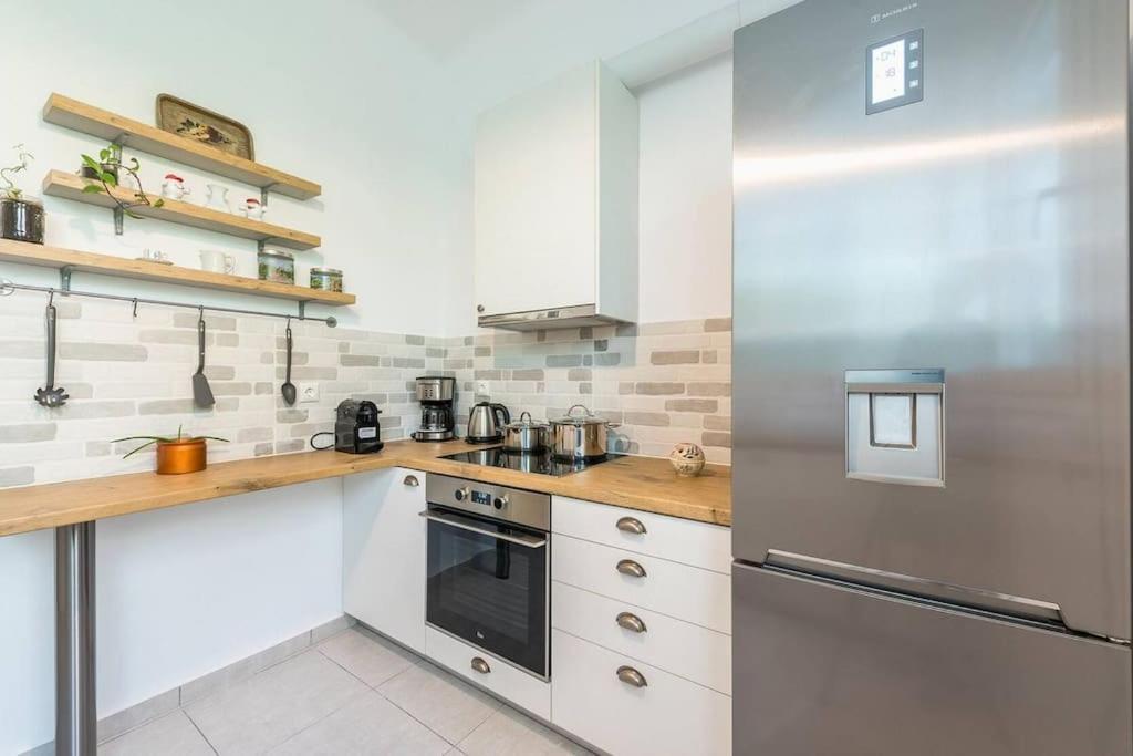 Apartament Casa Pamisou Near Attiki Metro Station Ateny Zewnętrze zdjęcie