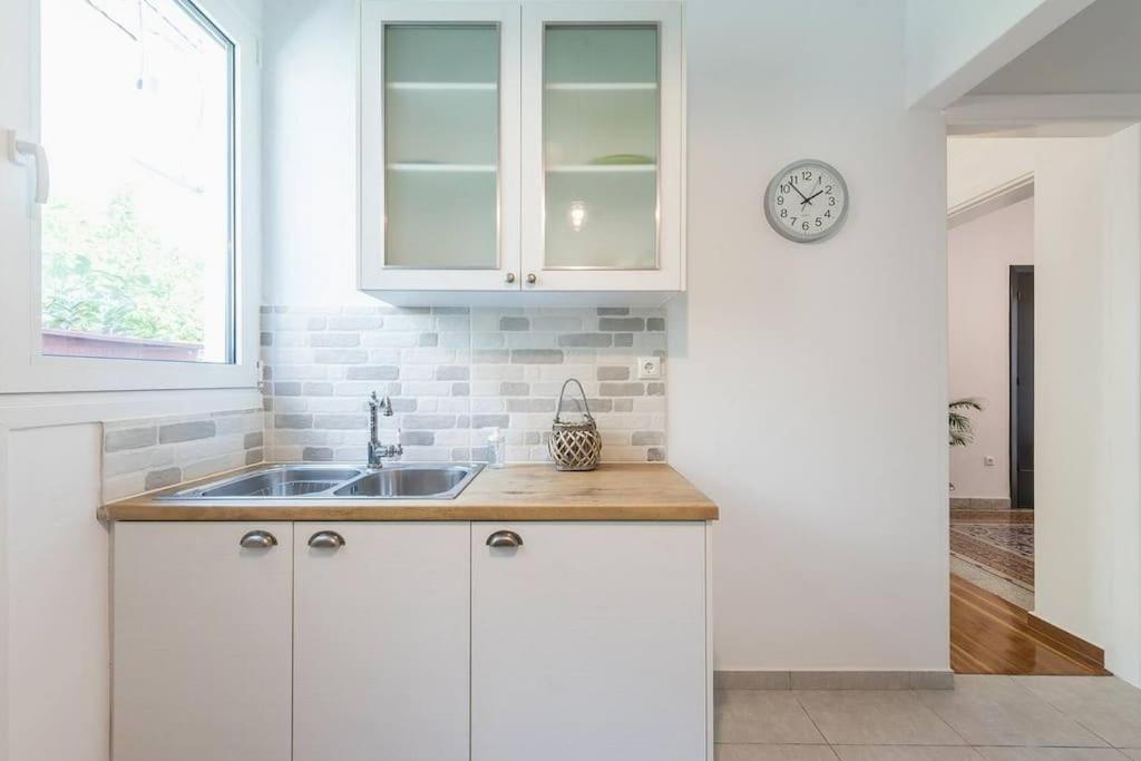 Apartament Casa Pamisou Near Attiki Metro Station Ateny Zewnętrze zdjęcie