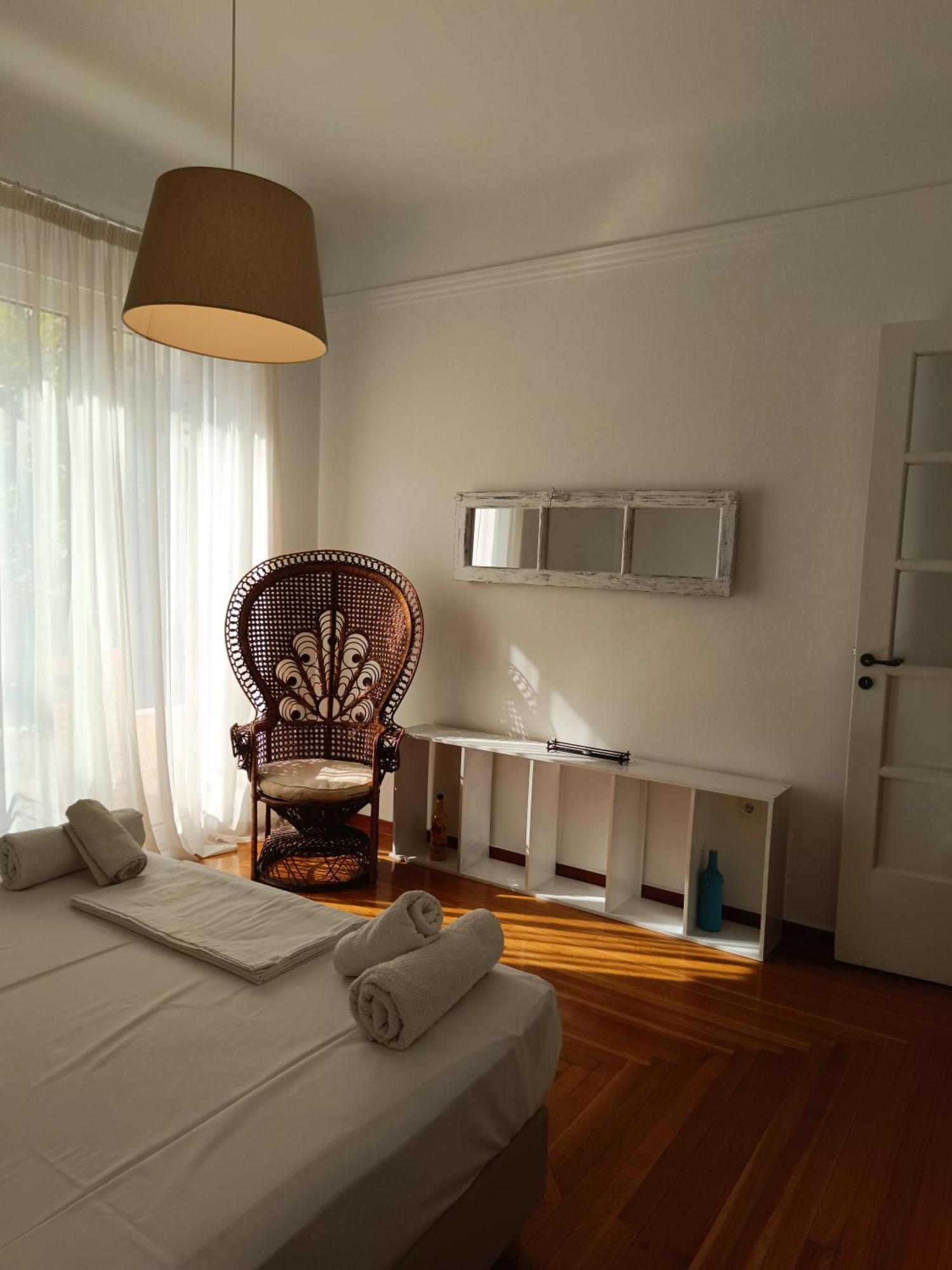 Apartament Casa Pamisou Near Attiki Metro Station Ateny Zewnętrze zdjęcie